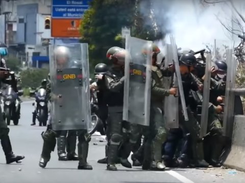 Venesuelada dövlət çevrilişinə cəhd...