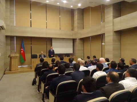 Qoşqar Təhməzli sahibkarlarla görüşüb