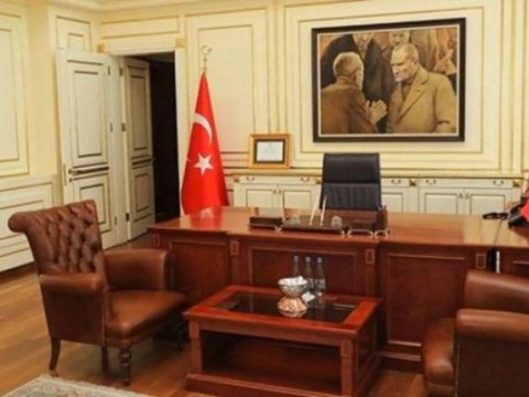 Əkrəm İmamoğlu Atatürkün şəklini Ərdoğanın şəklindən üstün tutdu - FOTO