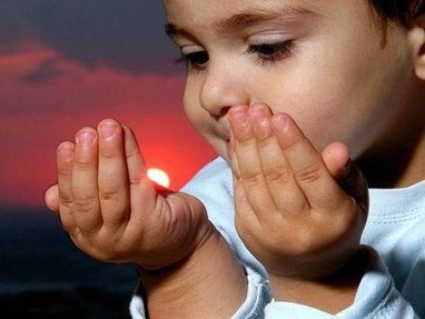 Övladlarını oruc tutmağa məcbur edən valideynlər...  