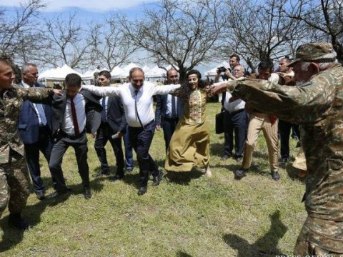 “Nikol Paşinyan da bu yolun yolçusudur” - Deputatdan “Şuşadakı yallı”ya ETİRAZ   