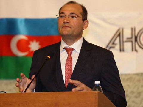 Razi Nurullayev heç cür AXCP-ni qeydiyyatdan keçirə bilmir