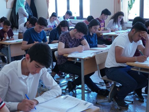 Bu abituriyentlər imtahandan qovuldular  