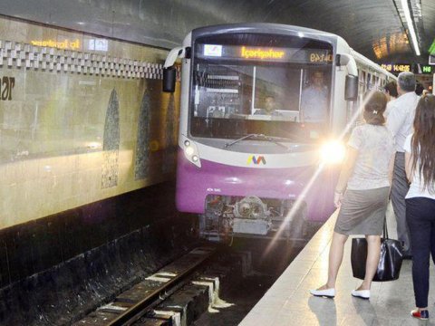 Metroda niyə sərnişin sıxlığı yaranıb? - AÇIQLAMA  