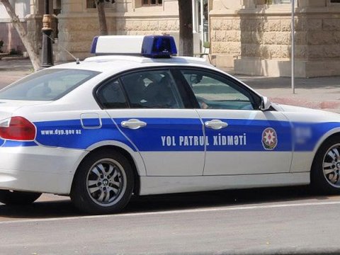 Yol polisi jurnalisti ŞƏRLƏDİ – Tərtib etdiyi protokolu vermədi  