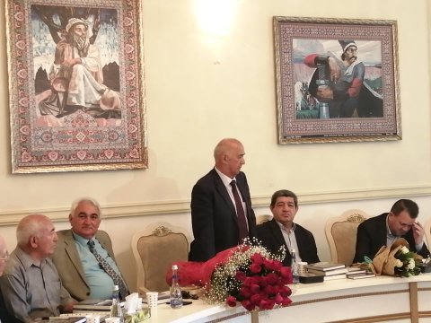 Sabiq deputat kitab yazdı 