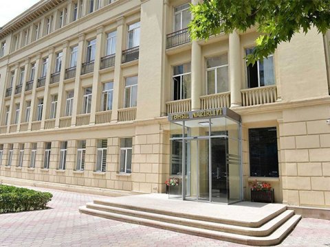 Firudin Qurbanov intihara cəhd edən məktəblinin valideynlərini qəbul edib