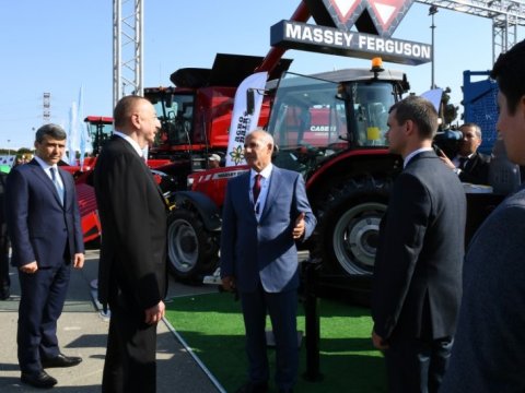 Oğlunun güdazına gedən keçmiş nazir Prezidentin qarşısına çıxdı - FOTO  