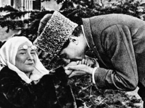 Atatürk Qurtuluş savaşına gedərkən anası ilə belə VİDALAŞDI