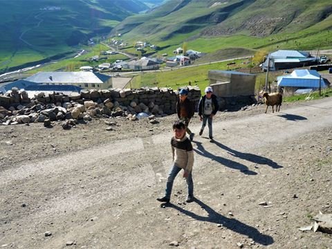 Xınalıqdakı muzey bələdçisinin möhtəşəm ifası - VİDEO