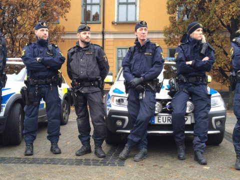 Bu ölkədə polis əməkdaşı axtarılır