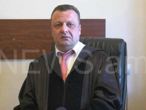 Koçaryanı azadlığa buraxan hakim Paşinyanın istefasını istədi