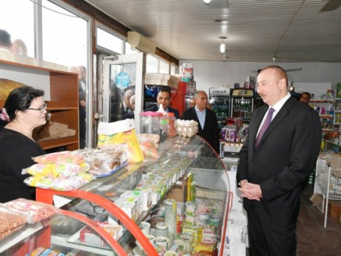 Prezidentin sakinlərlə maraqlı DİALOQU: Ticarət necə gedir?  