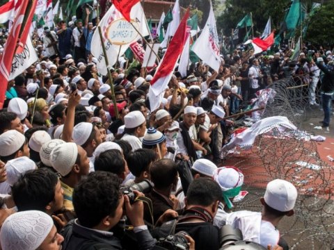 Cakartada toqquşmalar 6 ölü, 200 yaralı