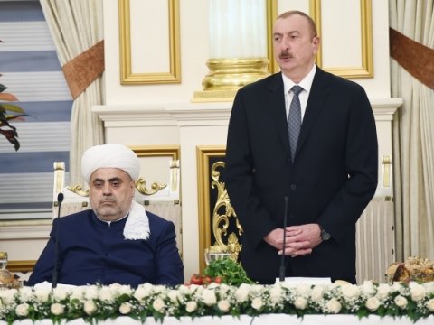 İlham Əliyev iftar mərasimində iştirak etdi - FOTOLAR