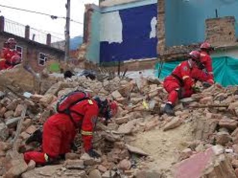 Zəlzələ 15 binanı dağıtdı: 1 ölü, 11 yaralı