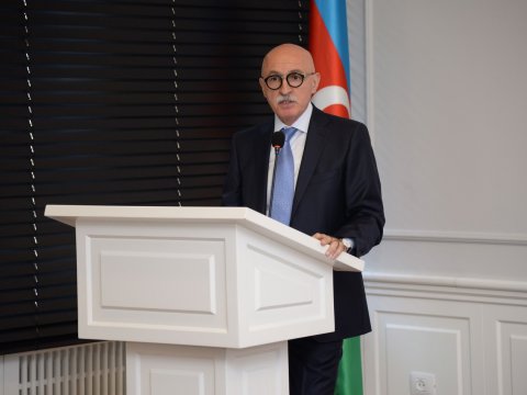 Təhsil nazirinin müavini jurnalistləri QINADI