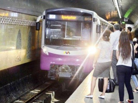 “28 May” stansiyasında DƏHŞƏT - Bir nəfər qatarın altına düşdü - YENİLƏNİB