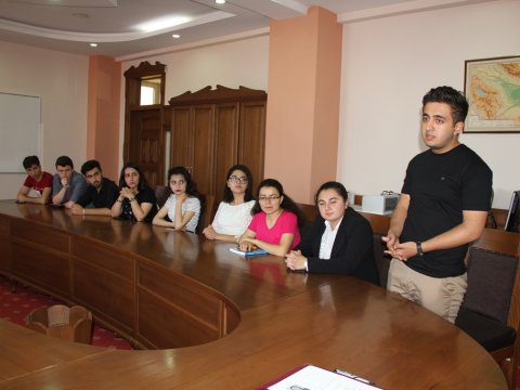Prorektor Tələbə Gənclər Təşkilatının İdarə Heyətinin üzvləri ilə görüşdü