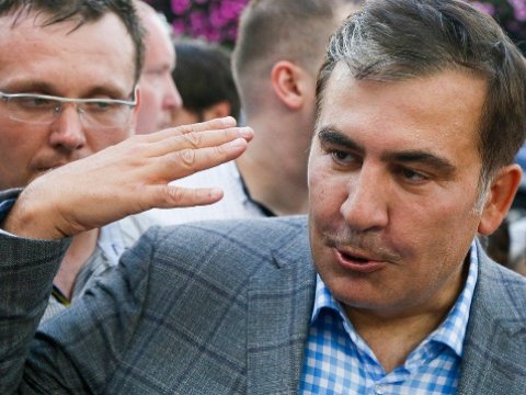 Saakaşvili nəşə çəkməyindən danışdı: “Fanatı deyiləm”
