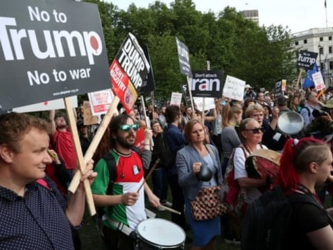 Tramp Böyük Britaniyada etirazlarla qarşılanıb