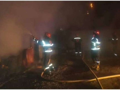 Tbilisidə bazar yandı