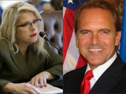 İki sabiq senator özünü güllələdi