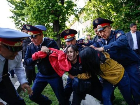 Qazaxıstanda 500 etirazçı saxlanıldı