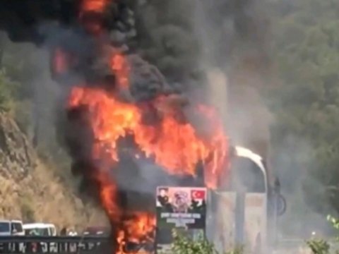 Türkiyədə sərnişinlə dolu avtobus yandı - FOTO