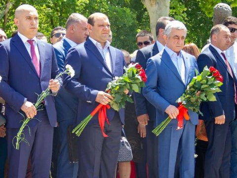 Sarkisyan yenə jurnalistlərin suallarından qaçdı