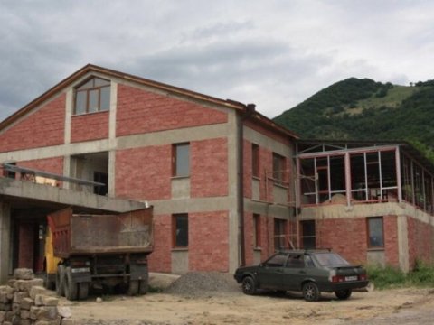 Ermənilər Laçında yeni xəstəxana inşa edir 
