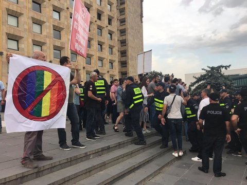 Tbilisidə cinsi azlıq tərəfdarları ilə qarşıdurma