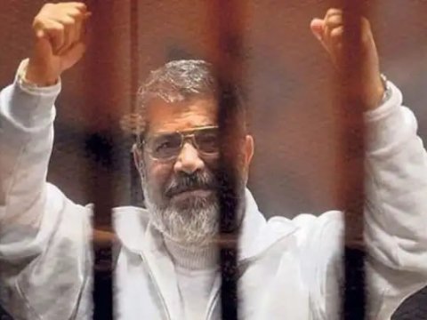 Sabiq prezident məhkəmə zalında öldü