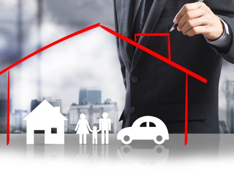 Deputat sığorta şirkətlərini ittiham etdi