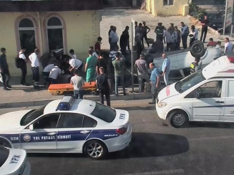 Babək prospektində qəza oldu - tıxac yarandı