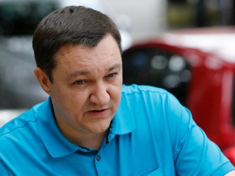 Deputat silah təmizləyərkən özünü güllələdi