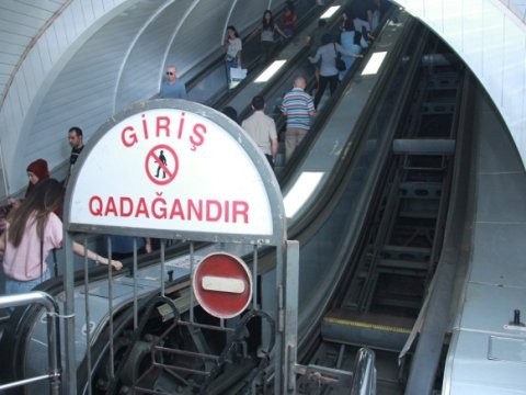 “Nizami”də eskalator söküldü