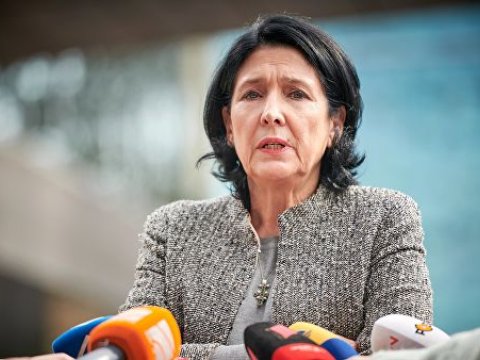 Gürcüstan prezidenti Belarusa səfərini yarımçıq qoydu