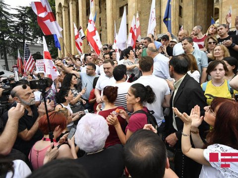 Tbilisidə  etiraz aksiyası: daxili işlər nazirinin istefası tələb olunur