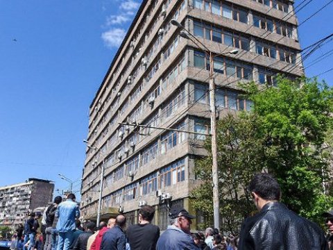 Ermənistanda 60 tələbə və müəllim təxliyə olundu