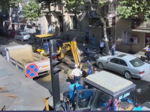 Bakıda iki küçədə tıxac yaranıb - AÇIQLAMA