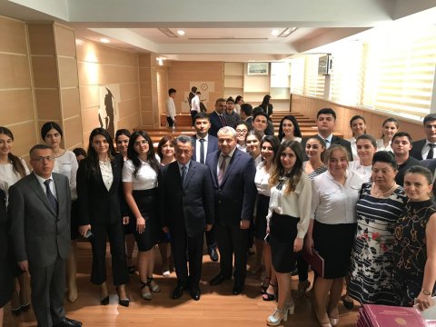 Ramil Usubov tələbələrdən imtahan götürdü - FOTO