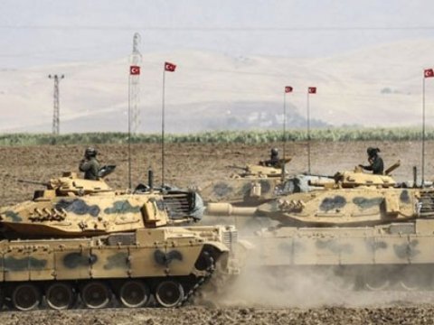 Türkiyə tankları Suriya sərhədində