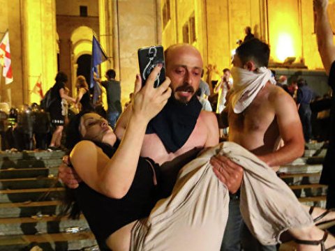 Keçmiş spiker Gürcüstandakı aksiyaların təşkilatçısını açıqladı