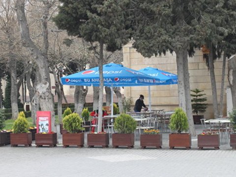 Bakı bulvarının SOYĞUNÇULARI - Onlardan turistlər də narazıdır!