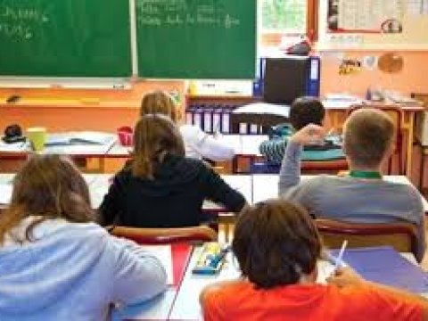 Fransada 4000 məktəb bağlandı: SƏBƏB