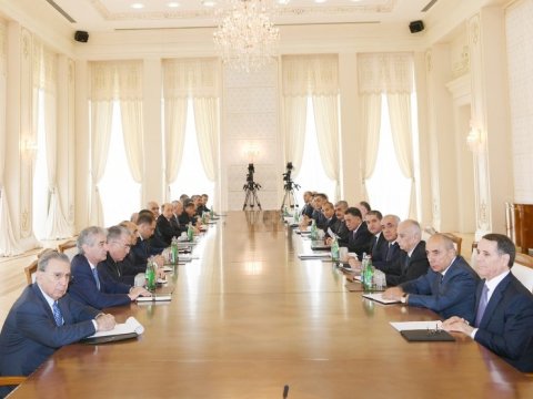 Əli Əhmədovun təşəbbüsünə hansı məmurlar qoşulacaq? - Baş nazirin, müavinlərinin, nazirlərin maaşı - SİYAHI