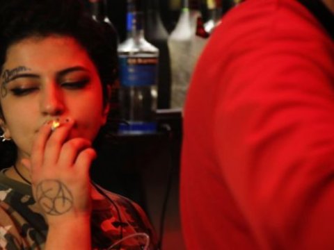 Gənclərlə böyüklər arasında pərdələr itib, sərhədlər keçilib...  