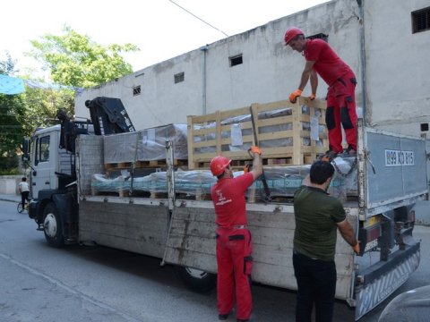 Bakıda binalara yeni liftlər quraşdırılır - FOTO