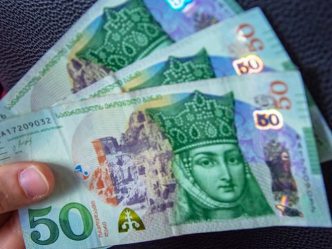 Gürcü larisi tarixi rekordunu YENİLƏDİ